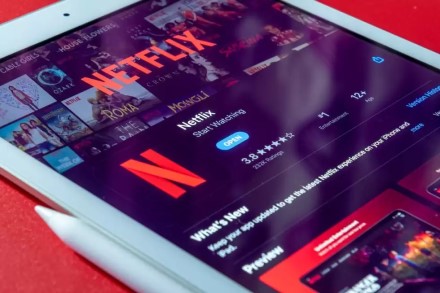 „Netflix“ ketina pažaboti dalinimąsi paskyromis