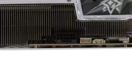 „RTX 3090 Ti“ turės 3 x 8 pin į 16 pin adapterį