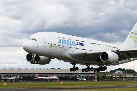 „Airbus“ milžinas A380 sėkmingai skrido varomas aliejaus