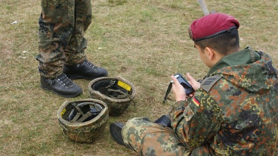 „Laikykite telefoną išjungtą“: kodėl Ukrainos kariams liepiama neskambinti iš mūšio lauko