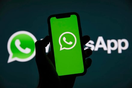 Turintys seną išmanųjį telefoną, turėtų suklusti – netrukus nebegalėsite naudotis „WhatsApp“ programėle