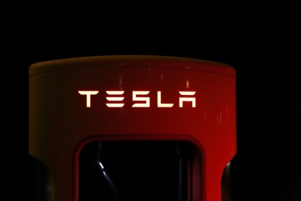 E. Muskas užfiksavo pasiekimą, kurį nulėmė nepavydėtina situacija su „Tesla“ akcijomis