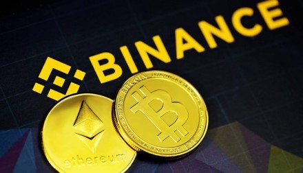 Per parą iš kriptovaliutų biržos „Binance“ buvo išimta beveik milijardas dolerių