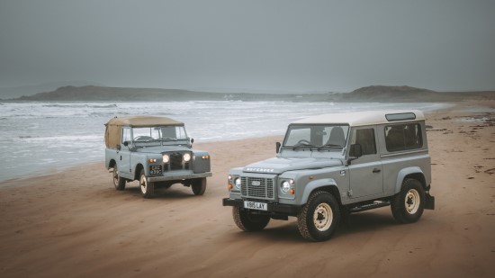 Pristatytas riboto leidimo klasikinis „Land Rover Defender Works V8 Islay Edition“