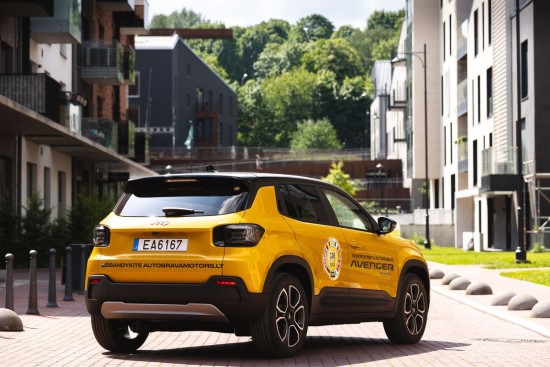 Lietuvoje debiutavo Europos metų automobiliu išrinktas elektrinis „Jeep Avenger“