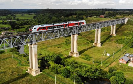 „LTG Link“ iš Šveicarijos kapitalo bendrovės „Stadler“ pirks 15 naujų elektrinių ir baterinių traukinių