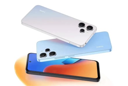 Pirmasis telefonas su „Qualcomm“ naujiena: „Redmi“ oficialiai pristatė naująjį „Redmi Note 12R“ modelį