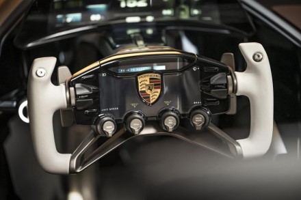 „Porsche“ pravėrė duris į sportinių automobilių ateitį