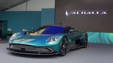 Elektromobilių rinkoje patriukšmauti ketina ir „Aston Martin“: ruošiamas pirmasis elektrinis visureigis