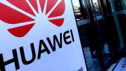 „Huawei“ gali ir vėl sudrebinti telefonų rinką