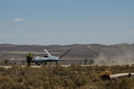 „MQ-20 Avenger“ ruošiasi skrydžiui © U.S. Air Force photo by Staff Sgt. Tabatha Arellano | commons.wikimedia.org