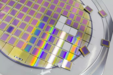 Teigiama, kad „Intel“ gamindama lustus pas TSMC išleis milijardus JAV dolerių