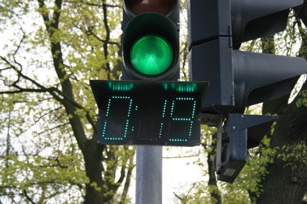 Ilgai laukiate, kol užsidegs žalias šviesoforo signalas? Gali būti, kad ši problema greitai bus išspręsta