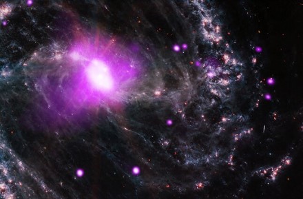 NGC 1365 galaktikos centre esanti juodoji skylė / NASA / CXC / UMass / Q.D. Wang nuotr.