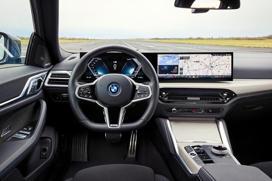 BMW atnaujina 4 seriją. Pasirodys nauja visais ratais varomo elektromobilio versija