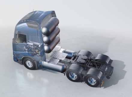 „Volvo“ sunkvežimis su vandenilį naudojančiu vidaus degimo varikliu
