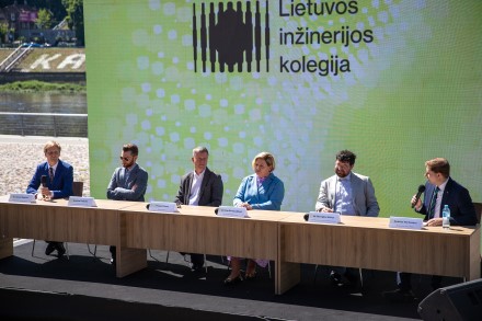 Spaudos konferencijos dalyviai