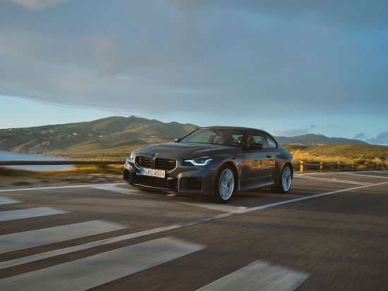 BMW atnaujino sportiškąjį „M2“ modelį – variklio galia sieks 480 AG