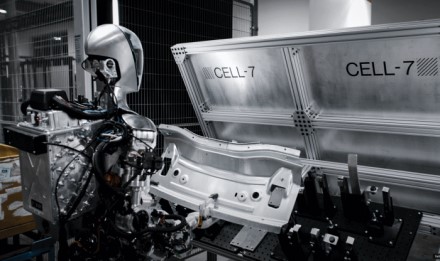 „Robotas 01“ ruošiasi dirbti BMW gamykloje