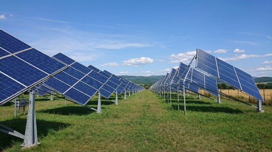 Atsinaujinančius energijos išteklius naudojančių elektrinių galia Lietuvoje 2023 m. sparčiai didėjo