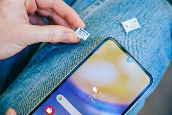 Išmaniesiems, dronams ir žaidimų konsolėms – dar spartesnės „Samsung“ 1 TB „microSD“ atminties kortelės