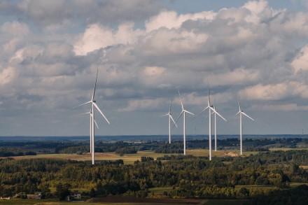 Prie perdavimo tinklo prijungtas galingiausias vėjo elektrinių parkas Lietuvoje