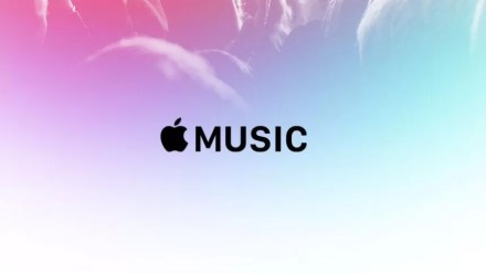 „Apple“ kaltinama tuo, jog Europoje už muzikos transliavimo paslaugas vartotojai yra priversti mokėti daugiau nei iš tikrųjų turėtų