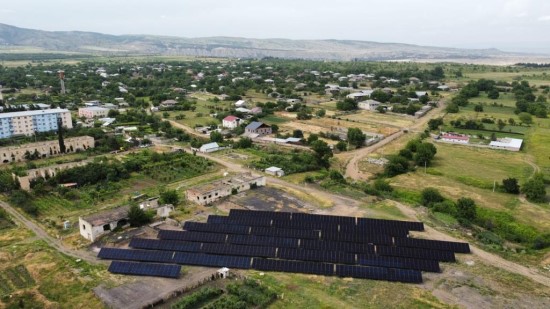 Saulės elektrinė pabėgėlių stovykloje Sakartvele