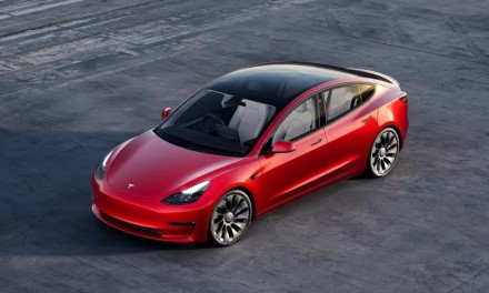 „Tesla“ netrukus turėtų pasiūlyti elektrinį modelį, kuris įveiks daugiau nei 700 kilometrų