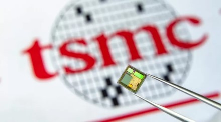 Įgriso įtampa tarp JAV ir Kinijos: TSMC nusprendė statyti lustų gamyklą Europoje