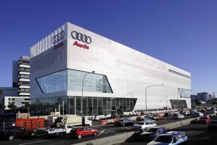 „Audi“ sulaukė nemažai pasiūlymų, tačiau elektromobilių gamyklos pirkėjo taip ir nerado, gresia uždarymas