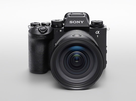 „Sony“ pristato antros kartos „Alpha 1 II“ pilno kadro fotoaparatą