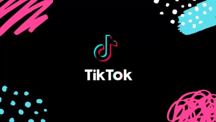 „TikTok“ ėmėsi rimtų saugumo priemonių: jaunimas iki 13 metų netrukus nebegalės užsiregistruoti