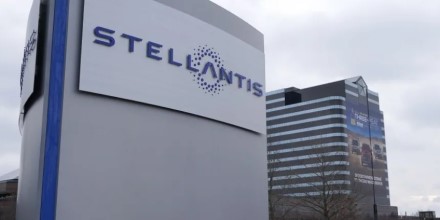 Bendra „Stellantis“ ir „Samsung“ įmonė užsitikrino įspūdingo dydžio paskolą