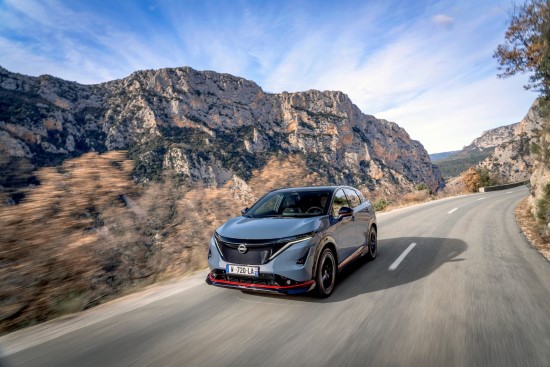 Į kelius išriedėjo įspūdingų parametrų „Nissan Ariya Nismo“ elektromobilis