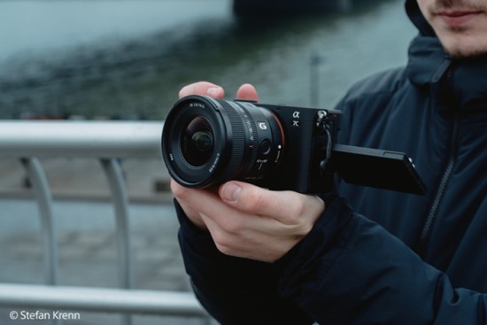 „Sony“ pristato didelės apertūros itin platų bei išraiškingą FE 16mm F1.8