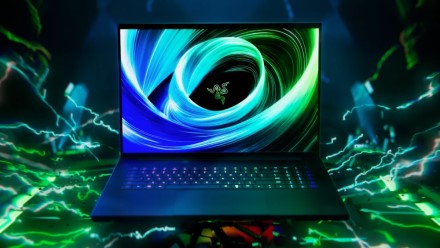 „Razer“ pristatė bene galingiausią savo nešiojamą kompiuterį – paskelbta apie naująjį „Blade 18 (2025)“ modelį