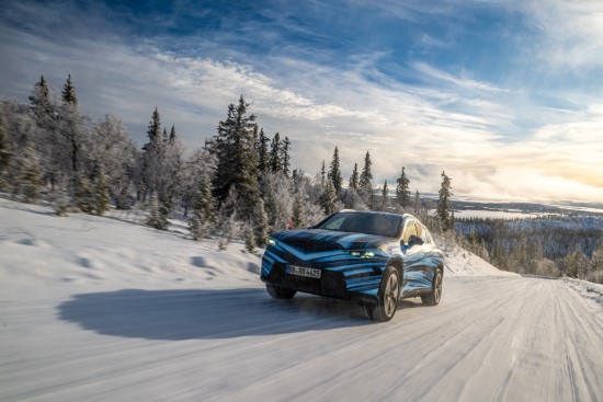 „Mercedes-Benz“ ruošia elektrinę GLC versiją: sėkmingai pasirodė bandymuose ekstremaliomis sąlygomis