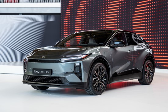 Debiutuoja vien elektra varomas „Toyota C-HR+“