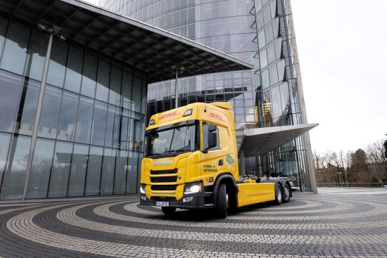 „Scania“ ir DHL išbandys elektrinį sunkvežimį su degalais varomu įkrovikliu